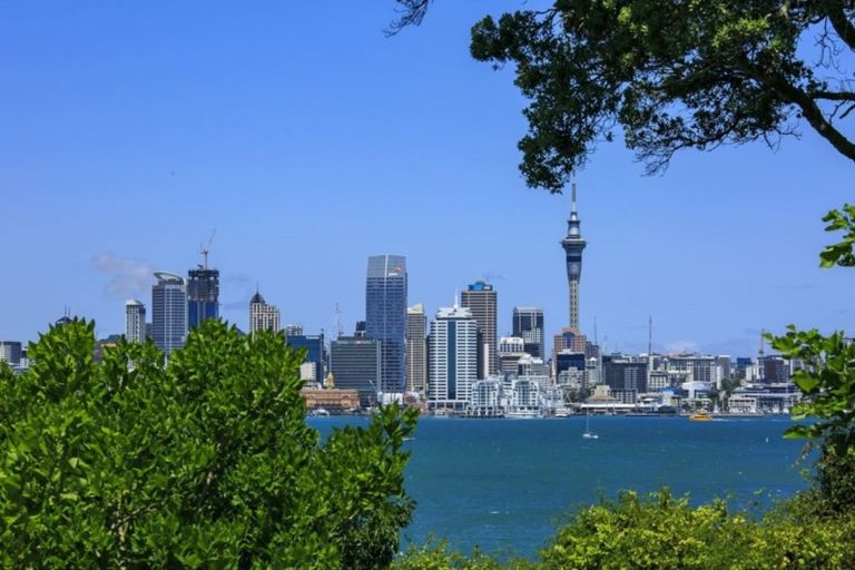 Photo of property in 21 Norwood Road, Bayswater, Auckland, 0622