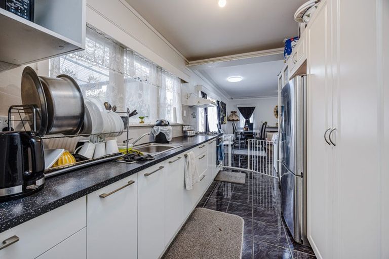 Photo of property in 27 Landon Avenue, Mangere East, Auckland, 2024