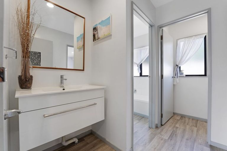 Photo of property in 16 O'sullivan Place, Waiuku, 2123