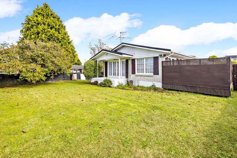 Photo of property in 1 Sunnypark Avenue, Rosehill, Papakura, 2113