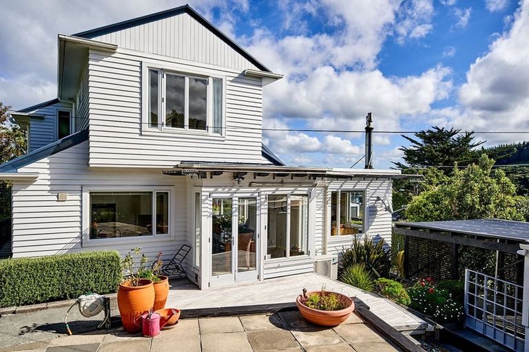 Photo of property in 1 Singers Road, Korokoro, Lower Hutt, 5012