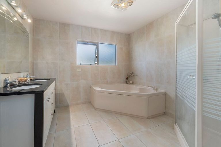 Photo of property in 29 Ferntree Terrace, West Harbour, Auckland, 0618