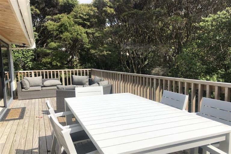 Photo of property in 16 Emlyn Place, Torbay, Auckland, 0630