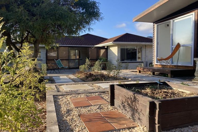 Photo of property in 2/10 Taupata Street, Redcliffs, Christchurch, 8081