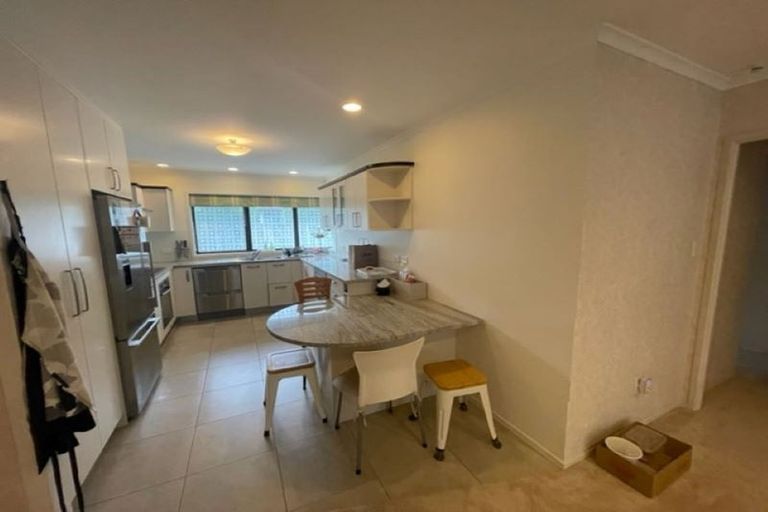 Photo of property in 6 Headcorn Place, Botany Downs, Auckland, 2010