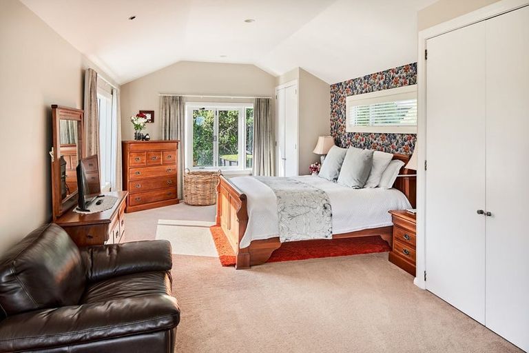 Photo of property in 1 Singers Road, Korokoro, Lower Hutt, 5012