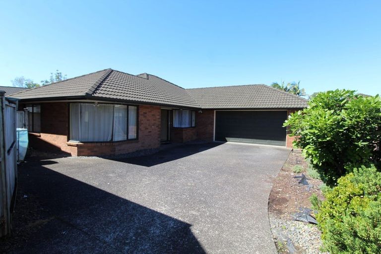 Photo of property in 8a Evanda Crescent, Conifer Grove, Takanini, 2112