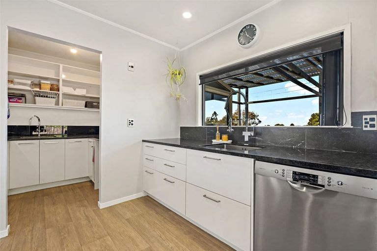 Photo of property in 3 Rehia Road, Massey, Auckland, 0614