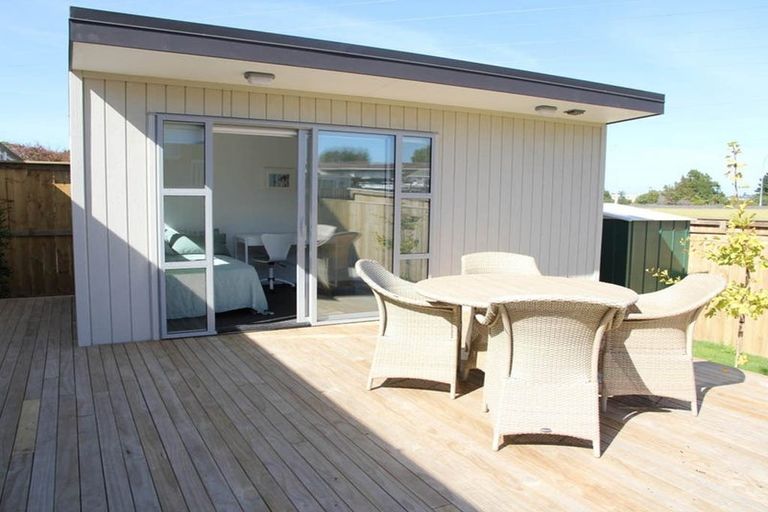 Photo of property in 2/8 Paul Place, Pakuranga, Auckland, 2010