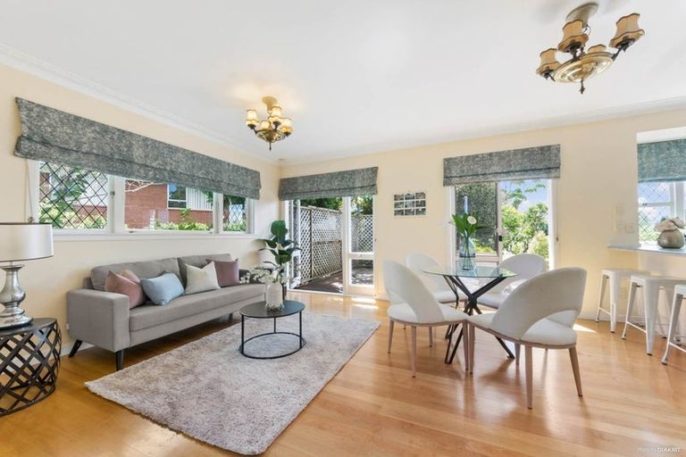 Photo of property in 68 Matipo Road, Te Atatu Peninsula, Auckland, 0610