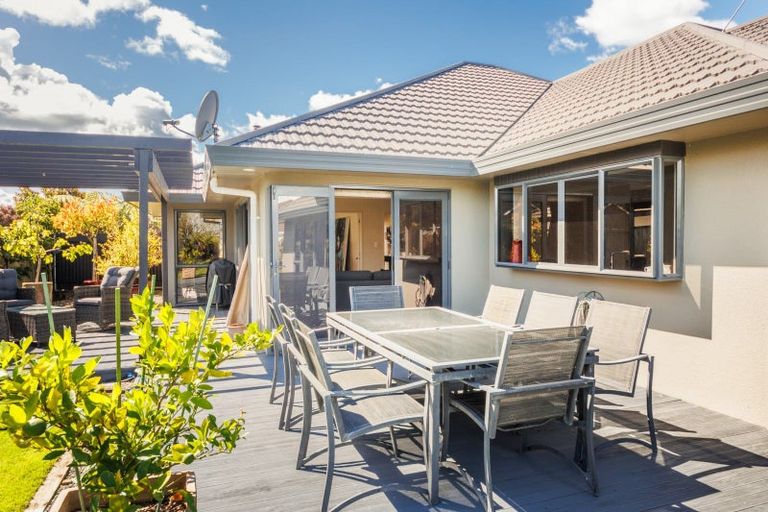 Photo of property in 2 Buttonwood Court, Milson, Palmerston North, 4414