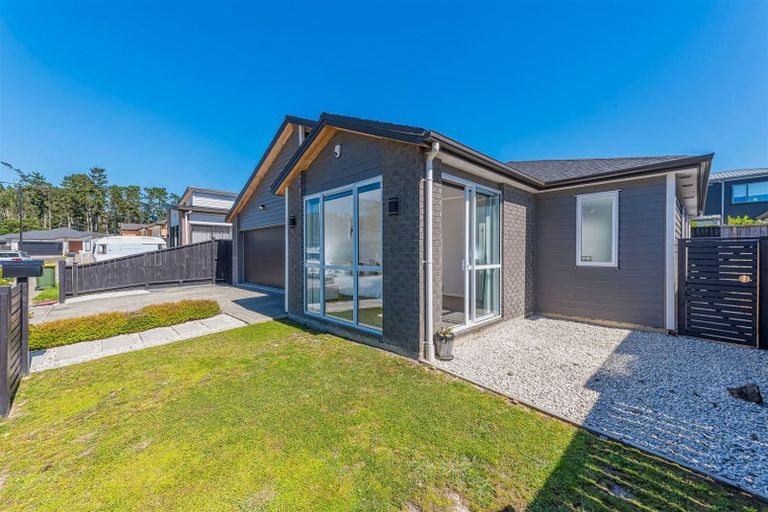 Photo of property in 5 Ropere Street, Kumeu, 0810