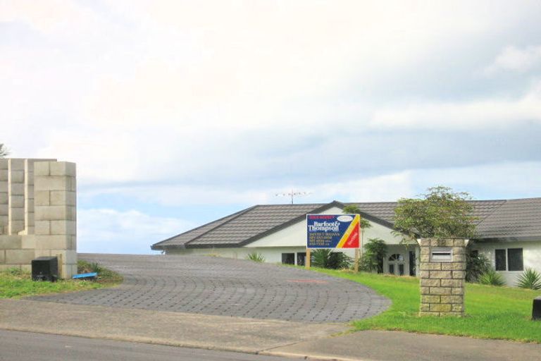 Photo of property in 18 Savoy Road, Orewa, 0931