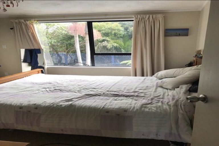 Photo of property in 14 Emery Grove, Bayview, Auckland, 0629