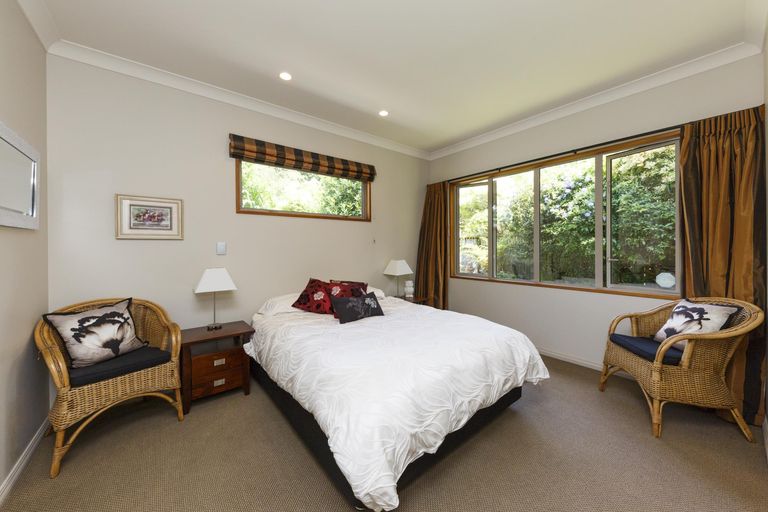 Photo of property in 2 Pastoral Lane, Hokowhitu, Palmerston North, 4410