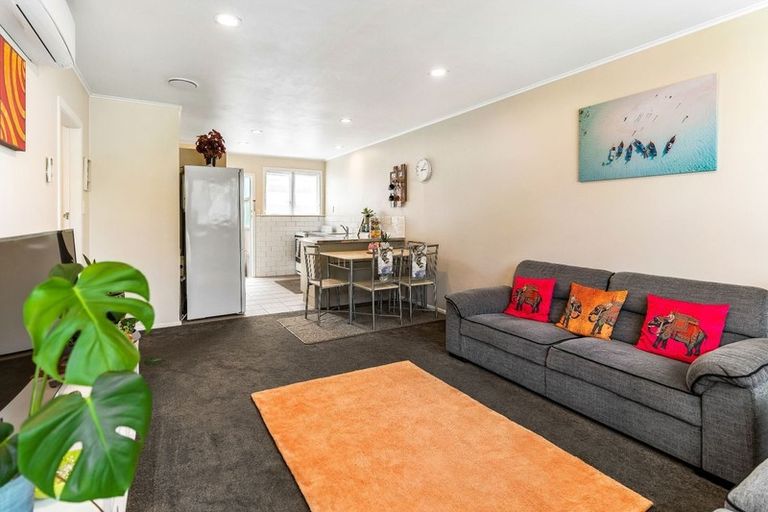 Photo of property in 1/102 Mcleod Road, Te Atatu South, Auckland, 0610