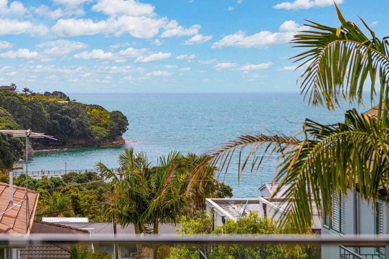 Photo of property in 19 Scarboro Terrace, Murrays Bay, Auckland, 0630