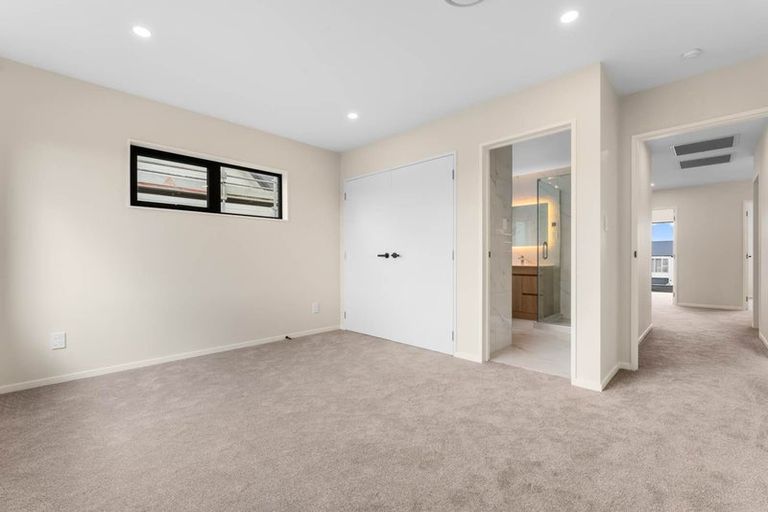 Photo of property in 12 Harbourside Parade, Hobsonville, 0616