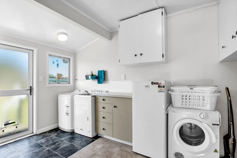 Photo of property in 2 Turuturu Road, Hawera, 4610