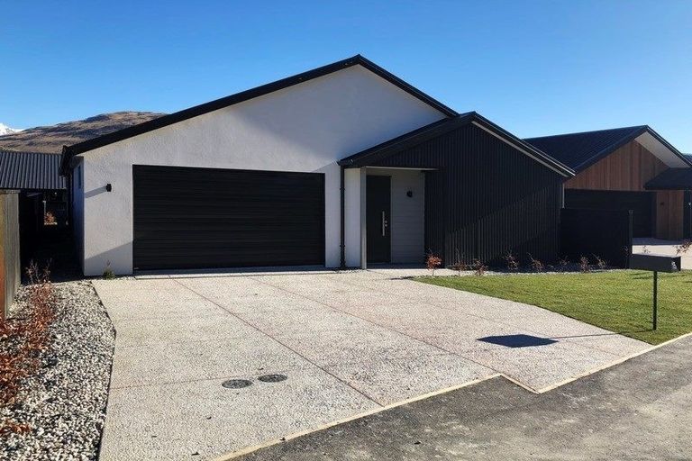 Photo of property in 15 Bannister Street, Jacks Point, Queenstown, 9371