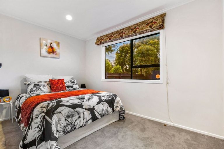 Photo of property in 11 Ranui Station Road, Ranui, Auckland, 0612