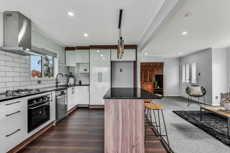 Photo of property in 1 Kingsway Crescent, Forest Lake, Hamilton, 3200