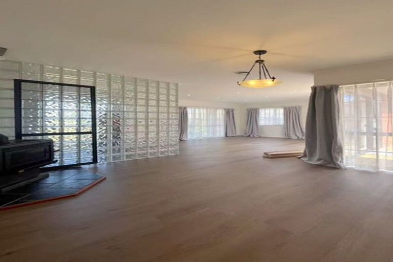 Photo of property in 43 Frank Nobilo Drive, Golflands, Auckland, 2013