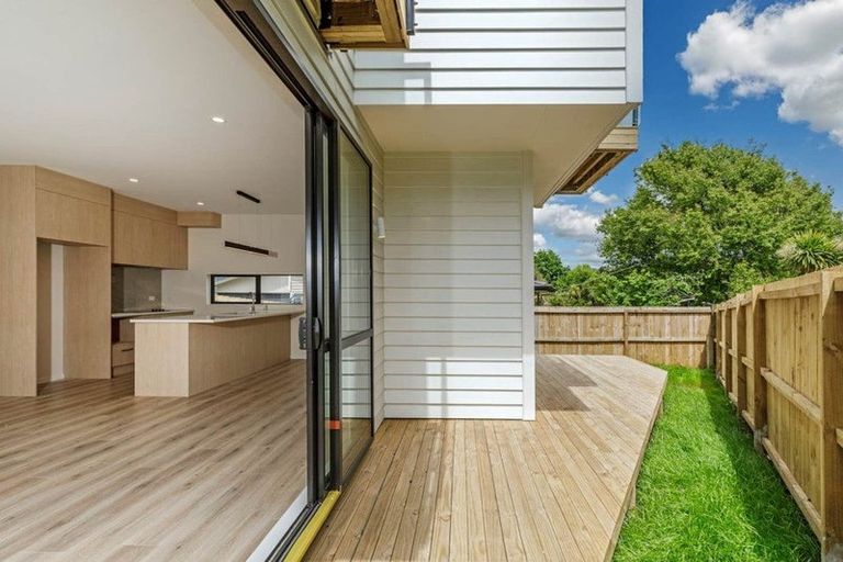 Photo of property in 7/58 Sylvan Crescent, Te Atatu South, Auckland, 0610