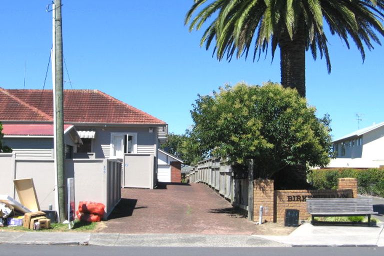 Photo of property in 3/200 Onewa Road, Birkenhead, Auckland, 0626