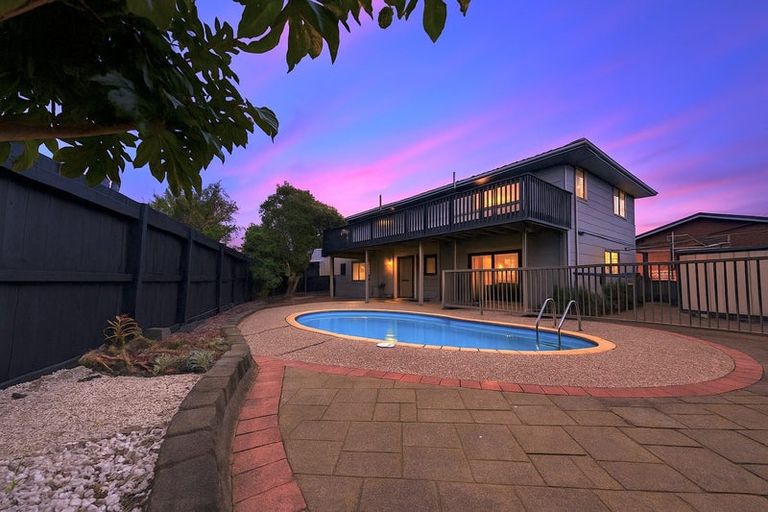 Photo of property in 141 West Harbour Drive, West Harbour, Auckland, 0618
