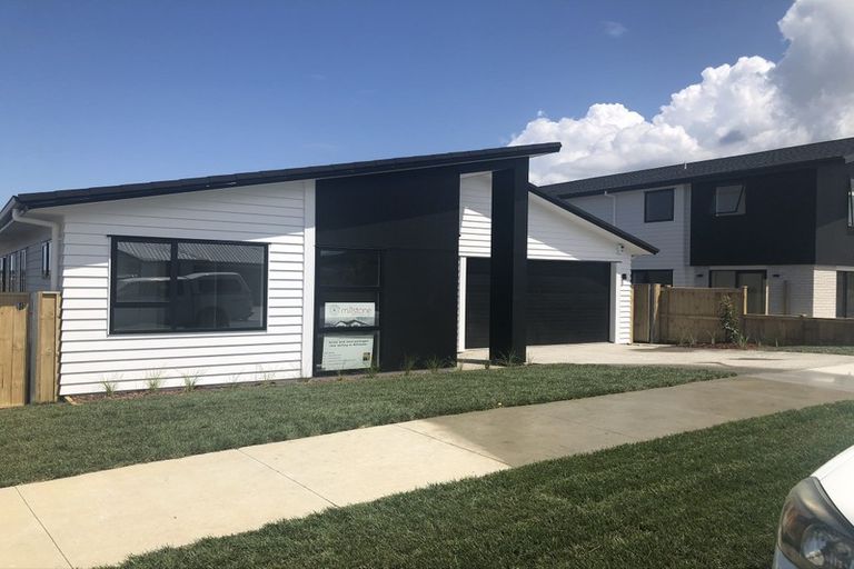 Photo of property in 9 Davey Crescent, Orewa, 0931