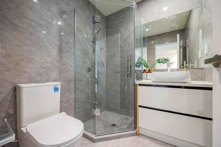 Photo of property in 7c Liston Street, Northcote, Auckland, 0627