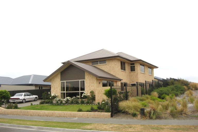 Photo of property in 6 Titirangi Crescent, Parklands, Christchurch, 8083