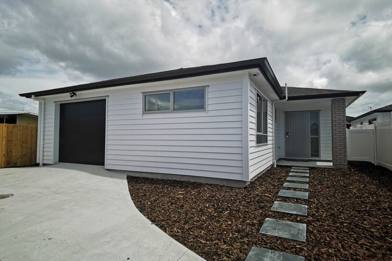 Photo of property in 25c Lillian Place, Orewa, 0931