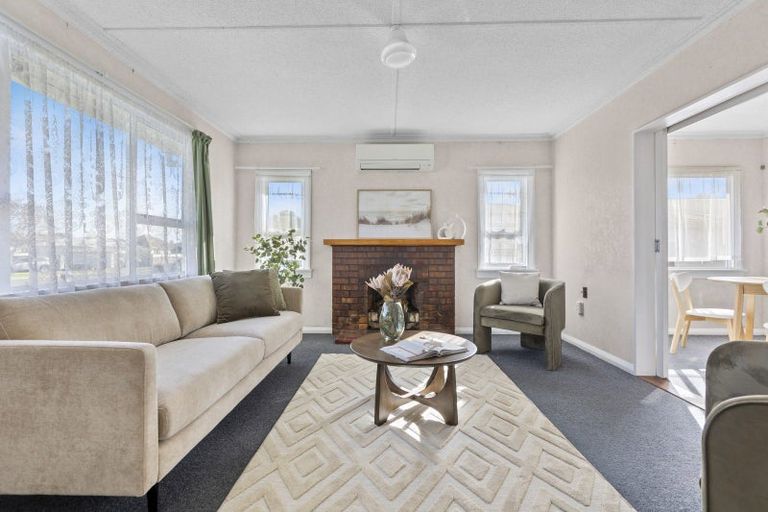 Photo of property in 40 Blake Street, Waitara, 4320