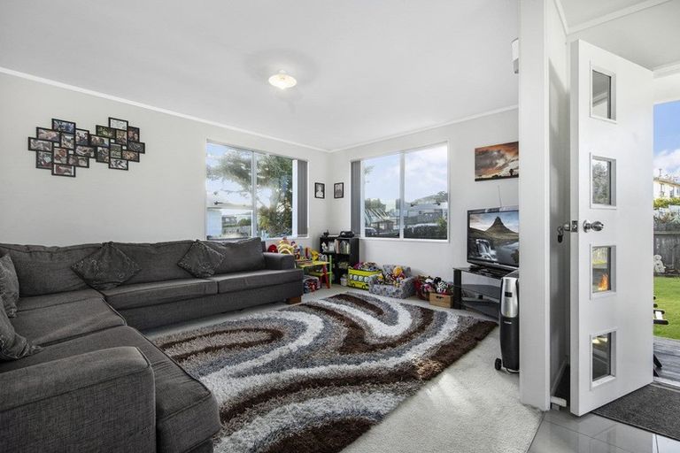 Photo of property in 1/14 Silver Creek Road, Weymouth, Auckland, 2103