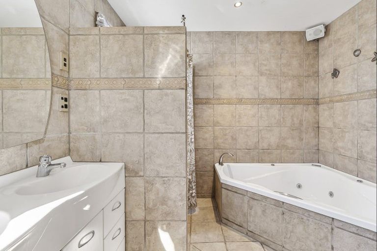 Photo of property in 117 Riverbank Road, Wanaka, 9382