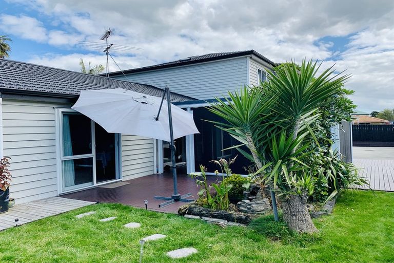 Photo of property in 16 Jade Court, Rosedale, Auckland, 0632