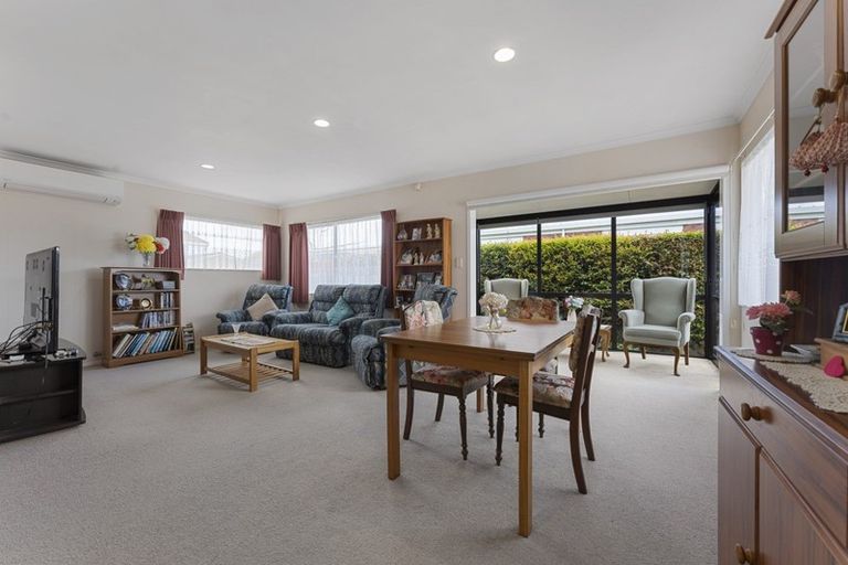 Photo of property in 2/156 Carrington Street, Lower Vogeltown, New Plymouth, 4310