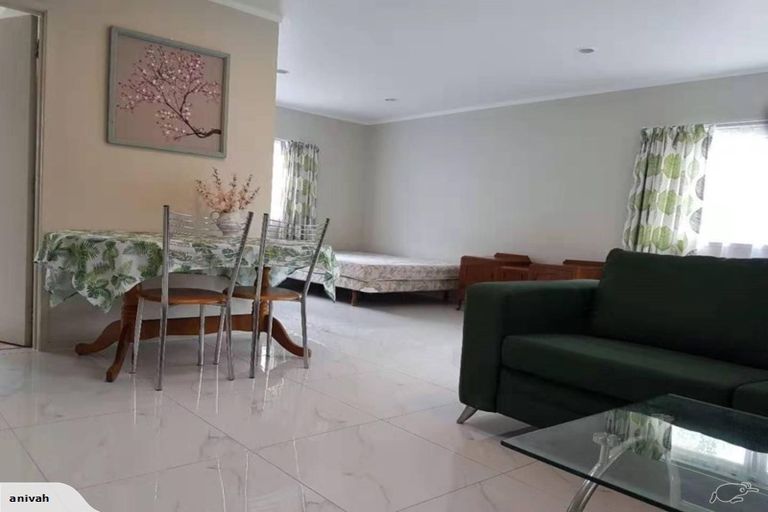 Photo of property in 40 Spence Road, Henderson, Auckland, 0612