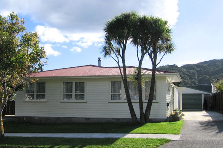 Photo of property in 7 Mitimiti Grove, Wainuiomata, Lower Hutt, 5014