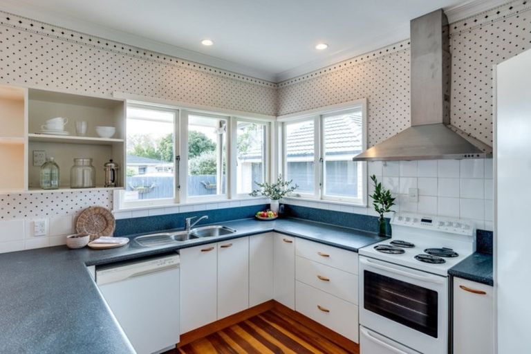 Photo of property in Herrick Bed & Breakfast, 6 Herrick Street, Marewa, Napier, 4110