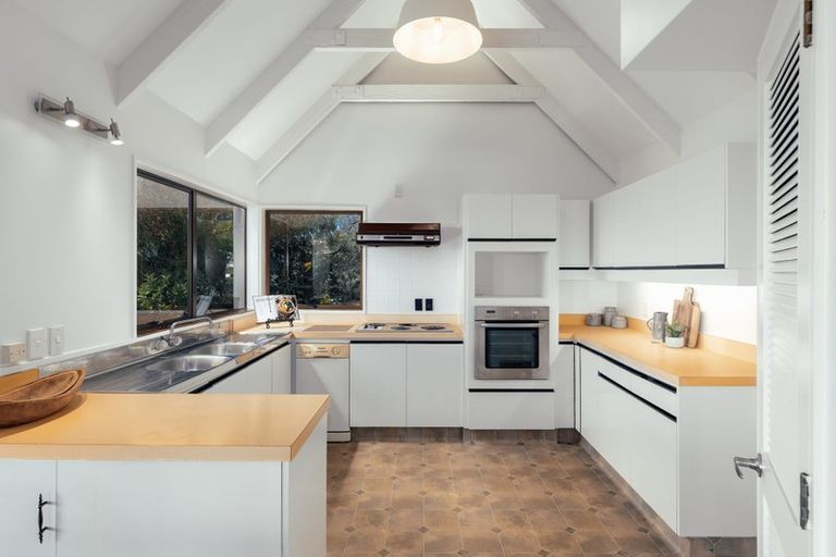 Photo of property in 68 Cannon Hill Crescent, Mount Pleasant, Christchurch, 8081