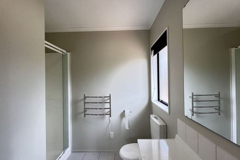 Photo of property in 20 Jade Court, Rosedale, Auckland, 0632