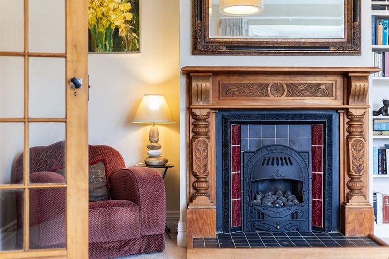 Photo of property in 12 Woburn Road, Northland, Wellington, 6012