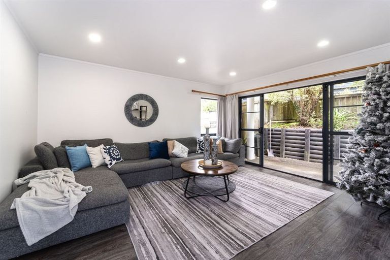 Photo of property in 50a Noeleen Street, Glenfield, Auckland, 0629