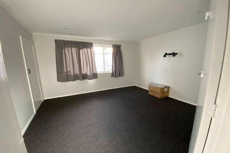 Photo of property in 21 Horoeka Street, Stokes Valley, Lower Hutt, 5019