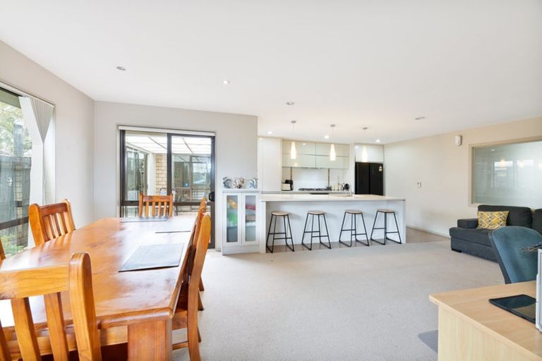 Photo of property in 112 Lake Panorama Drive, Henderson Valley, Auckland, 0612