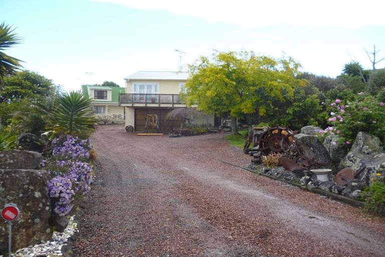 Photo of property in 76 Marine Parade, Mellons Bay, Auckland, 2014