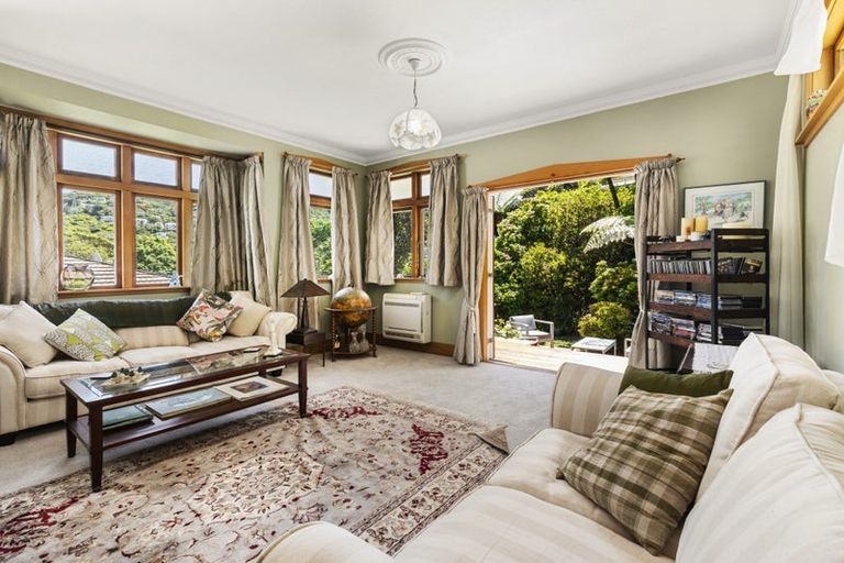 Photo of property in 166 Wadestown Road, Wadestown, Wellington, 6012